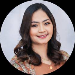 SOCIAL MEDIA MANAGER WITH GRAPHIC DESIGN SKILLS