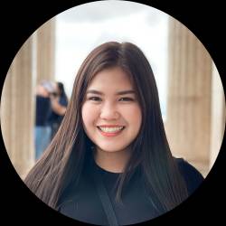 SOCIAL MEDIA MANAGER WITH GRAPHIC DESIGN SKILLS
